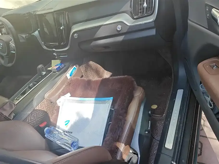 Volvo XC60 2022 из CN, фото 6