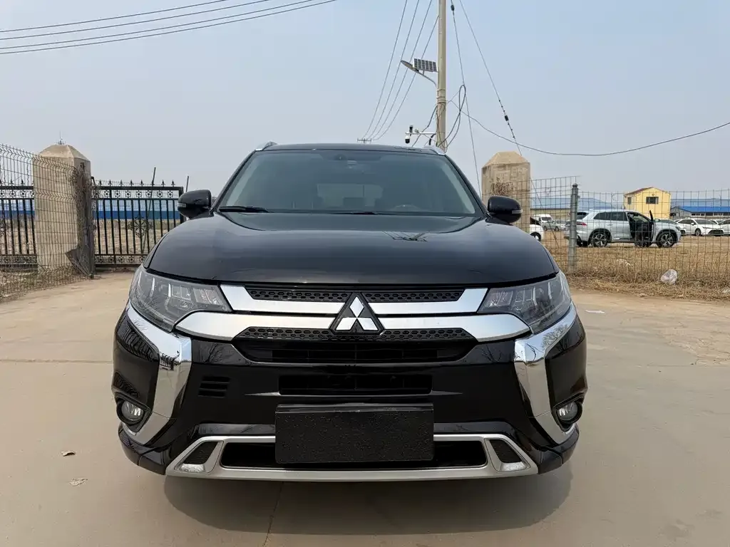 Mitsubishi Outlander — фото 9