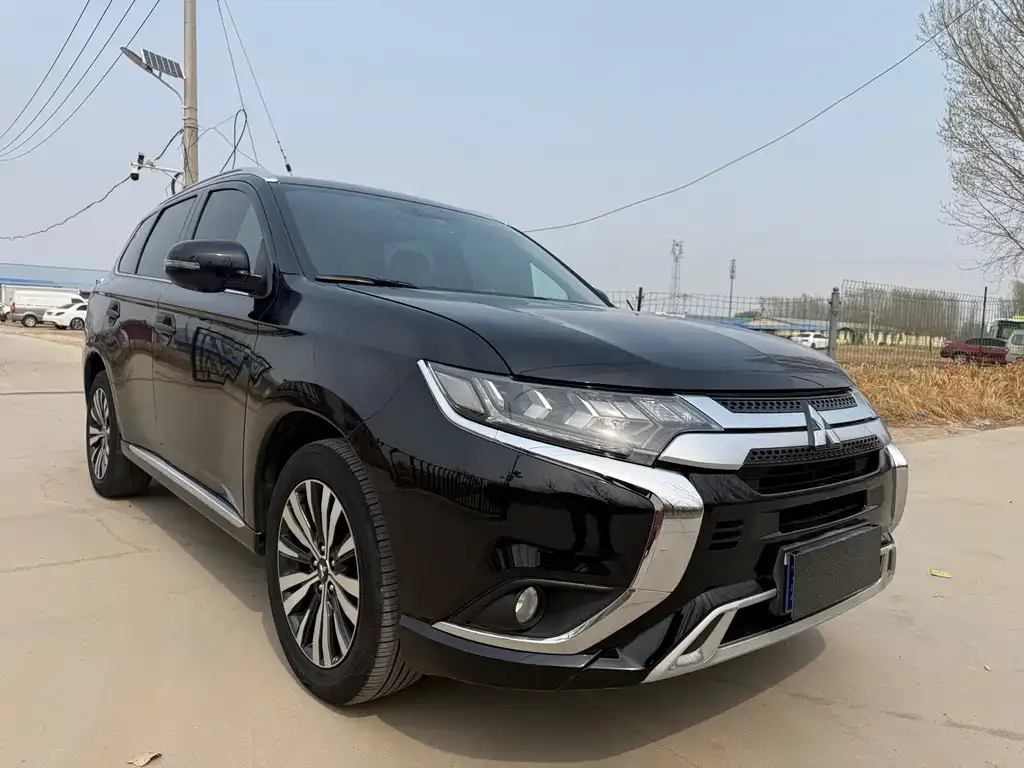 Mitsubishi Outlander — фото 2