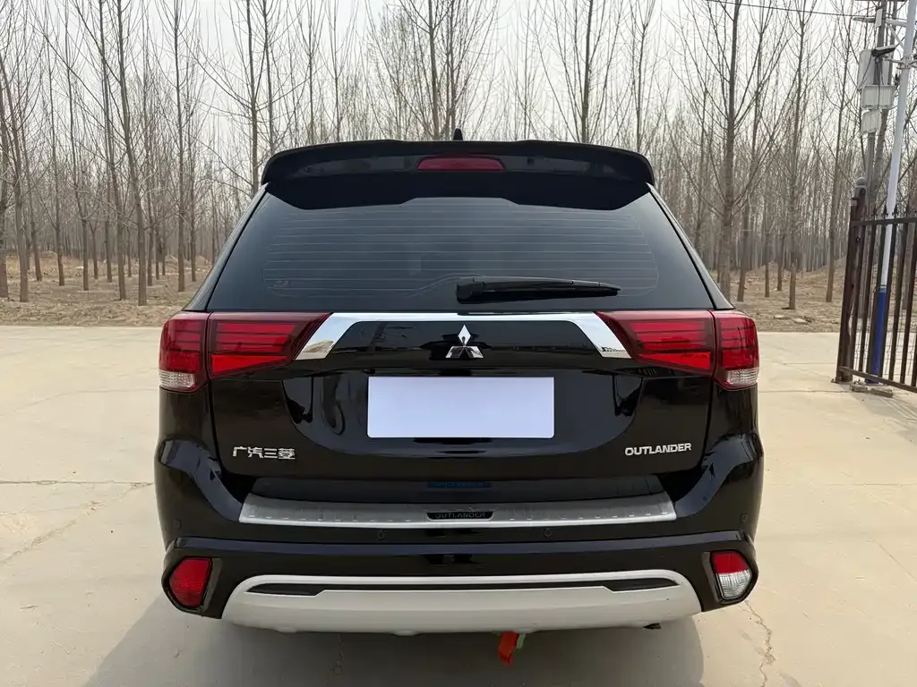 Mitsubishi Outlander — фото 6