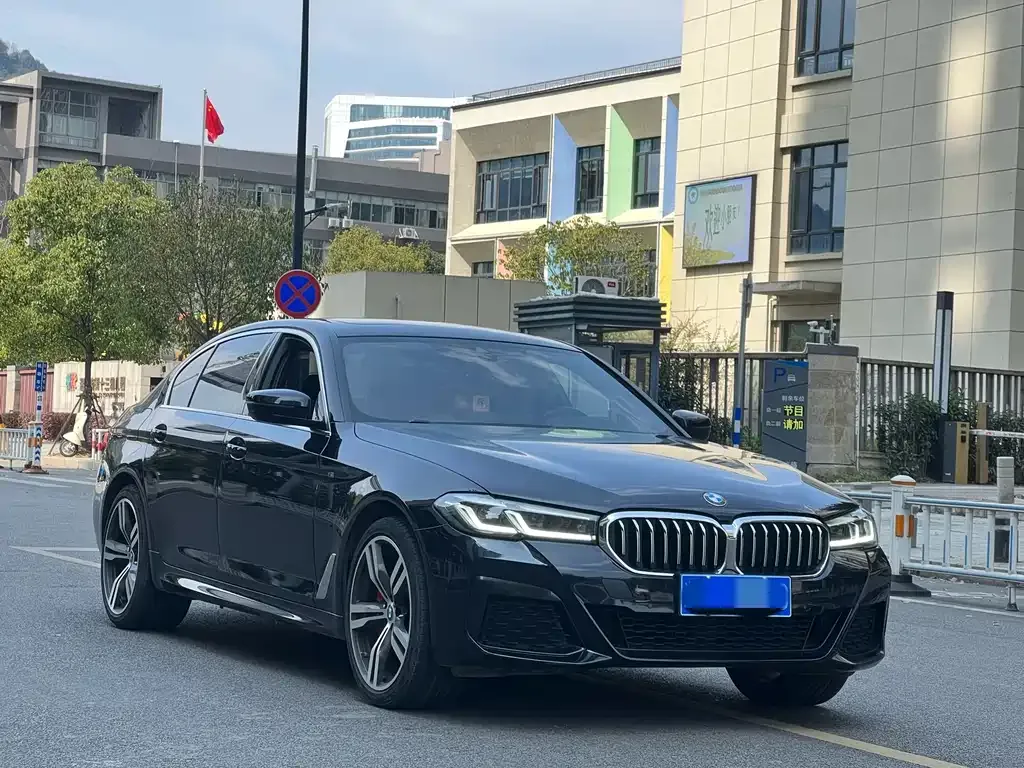 BMW 5 Series — фото 10