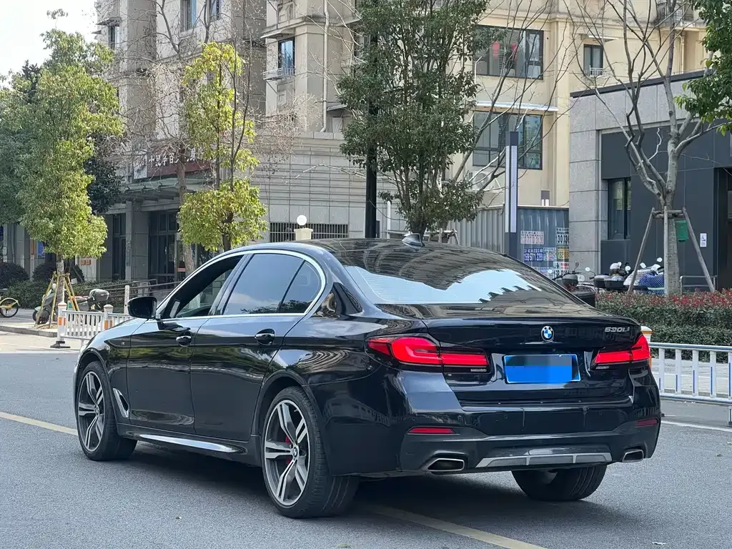 BMW 5 Series — фото 3