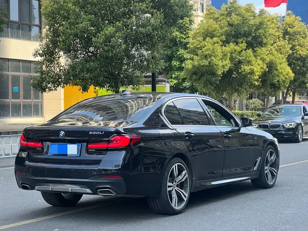 BMW 5 Series — фото 5