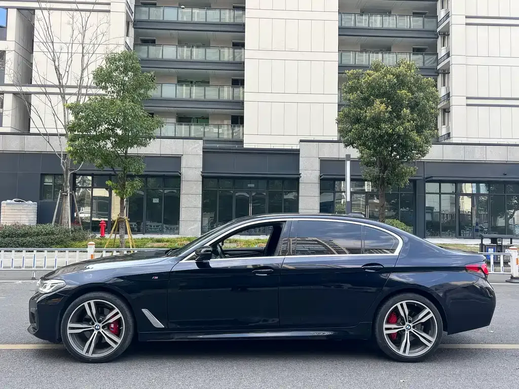BMW 5 Series — фото 4