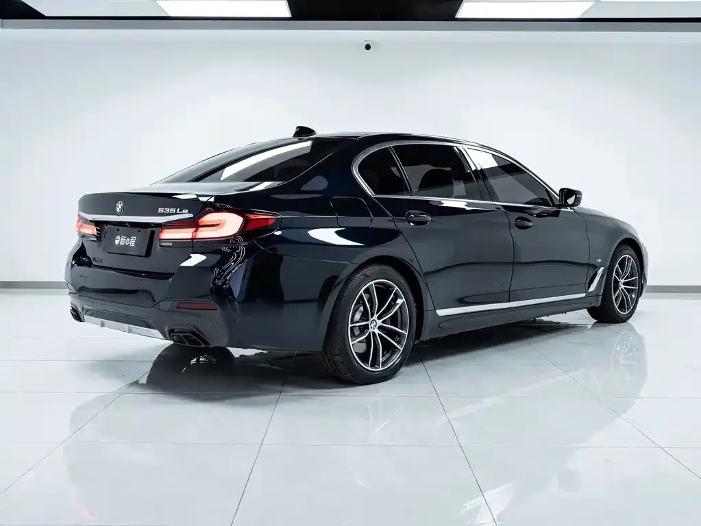 BMW 5 Series New Energy — фото 2