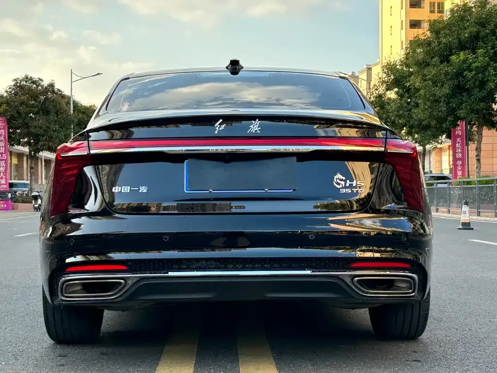 Hongqi H5 — фото 3