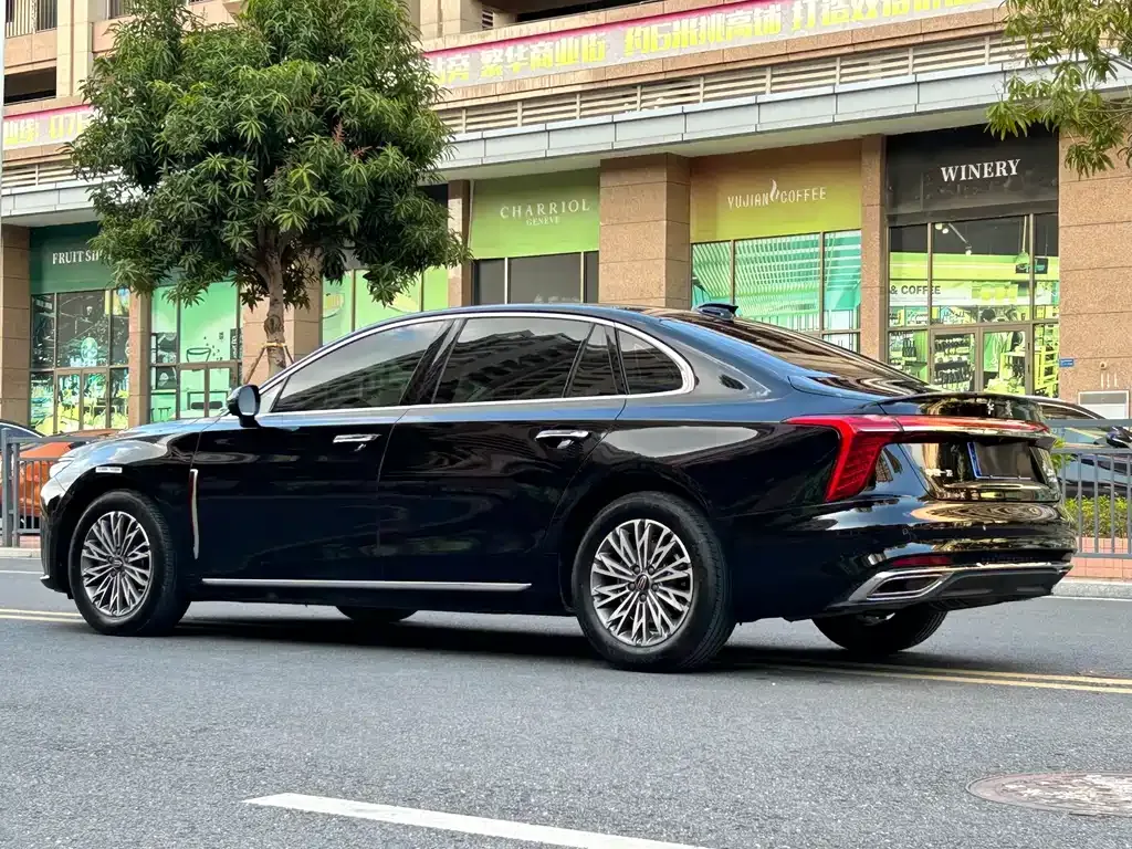 Hongqi H5 — фото 10