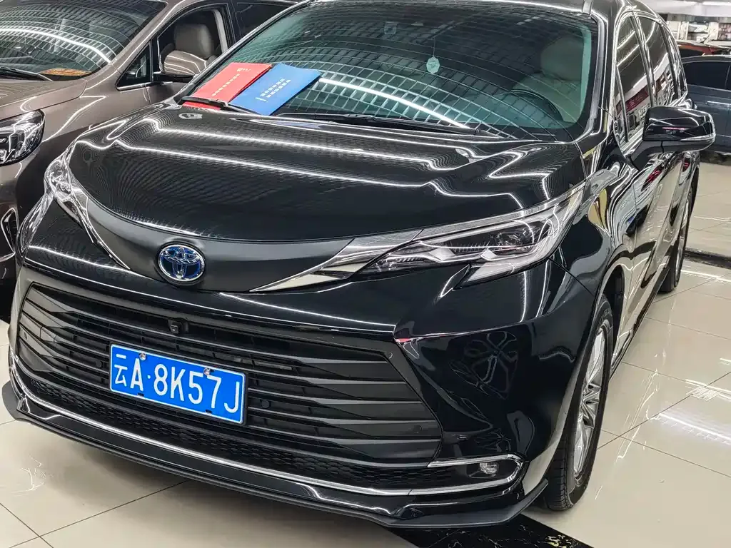 Toyota Sienna 2023 из CN, фото 1