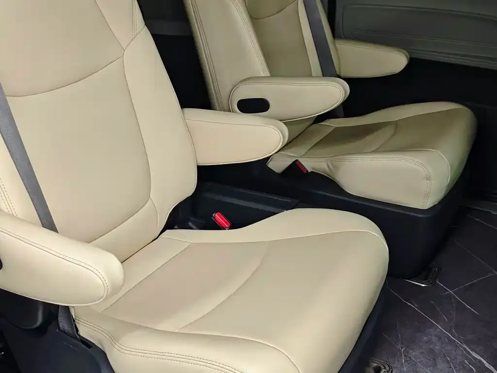Toyota Sienna 2023 из CN, фото 4