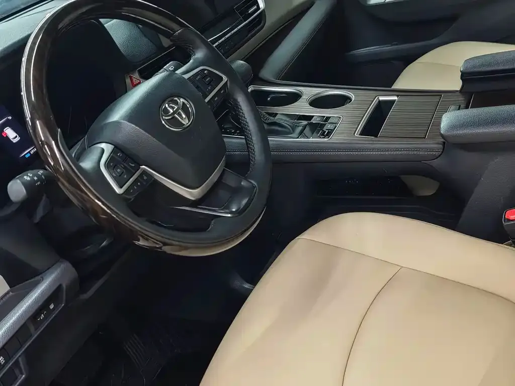 Toyota Sienna 2023 из CN, фото 3