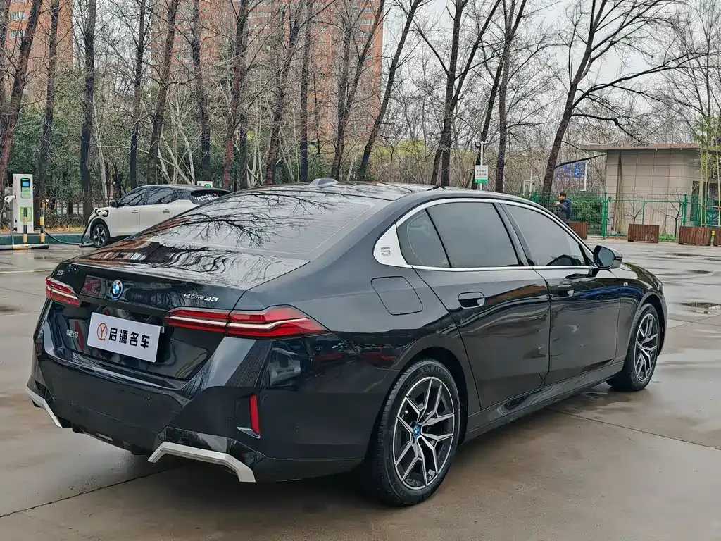BMW i5 — фото 6