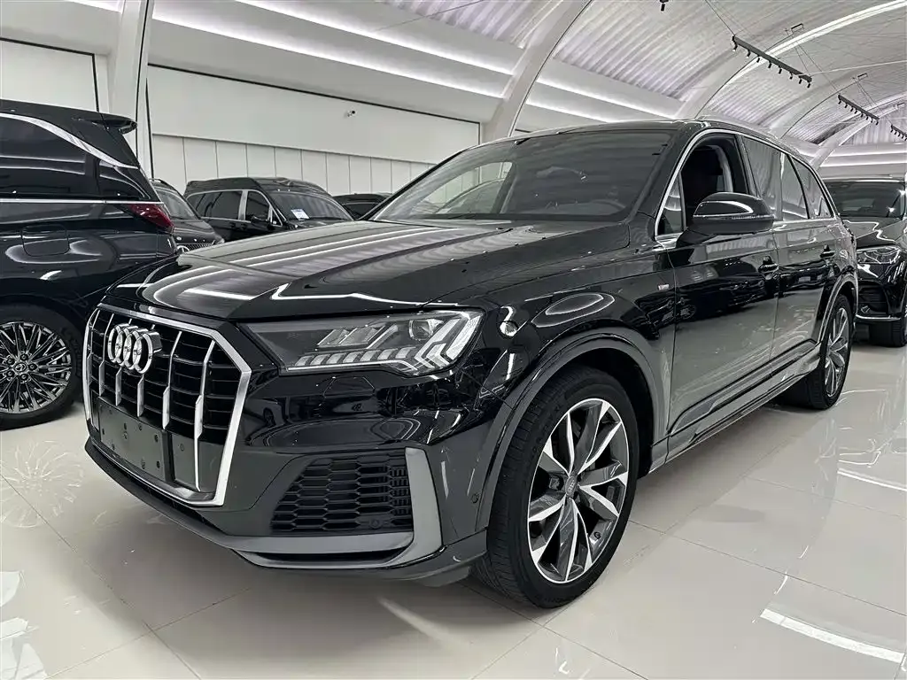 Audi Q7 — фото 1