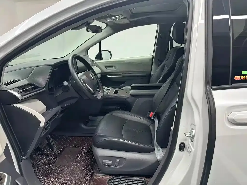 Toyota Sienna 2025 из CN, фото 7