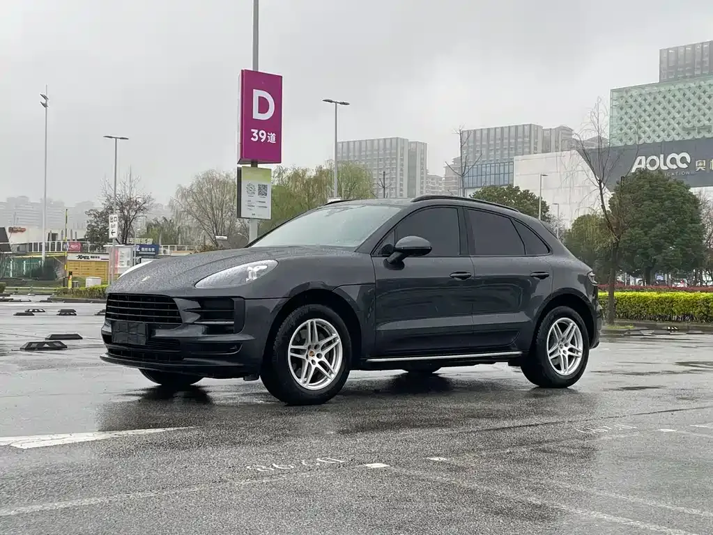 Porsche Macan — фото 1