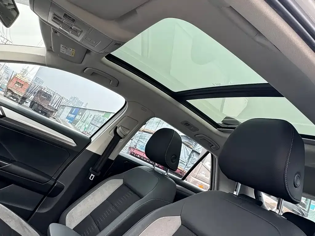 Volkswagen T-Roc 2023 из CN, фото 2