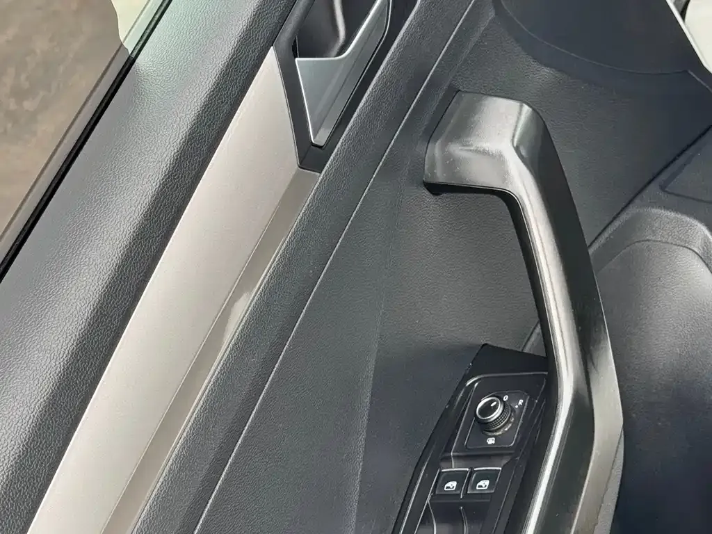 Volkswagen T-Roc 2023 из CN, фото 9