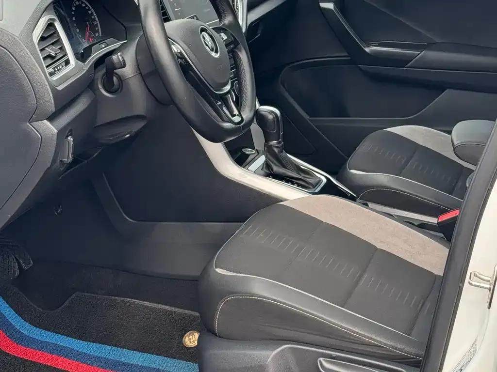 Volkswagen T-Roc 2023 из CN, фото 10