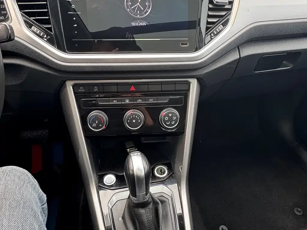 Volkswagen T-Roc 2023 из CN, фото 3