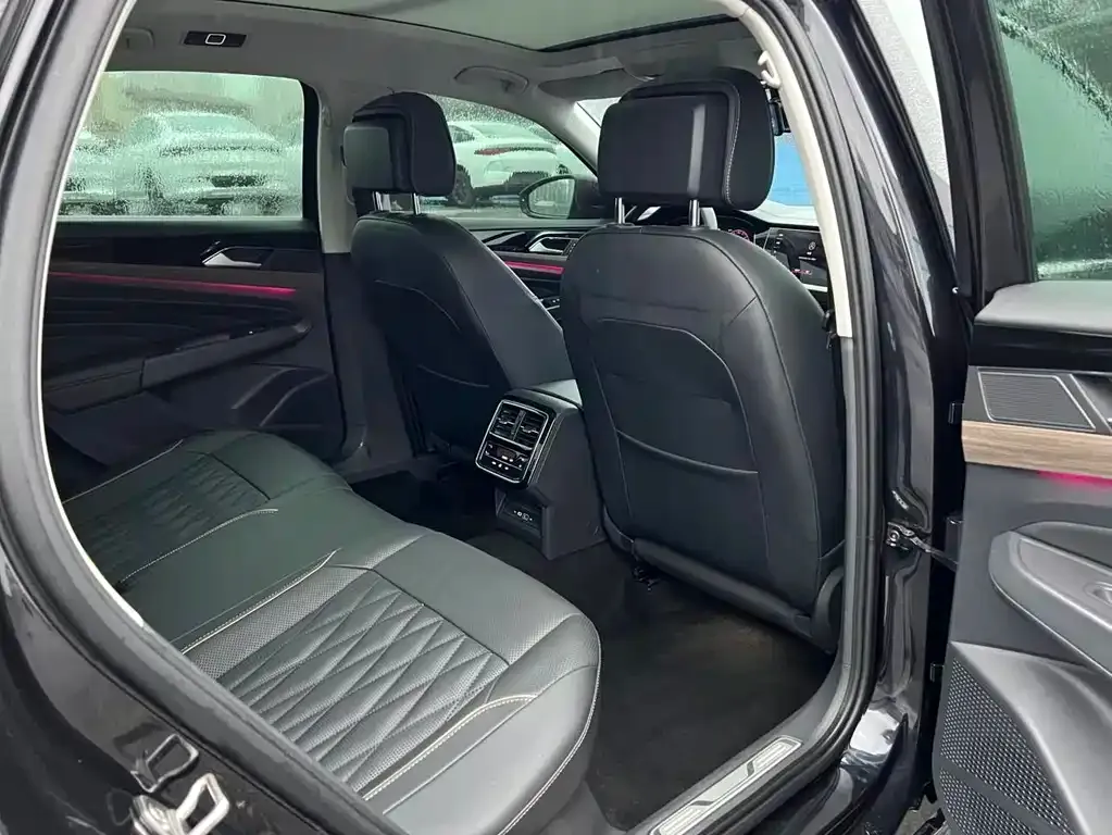 Volkswagen Passat 2021 из CN, фото 2