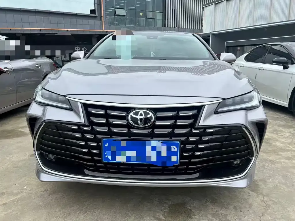 Toyota Avalon — фото 1
