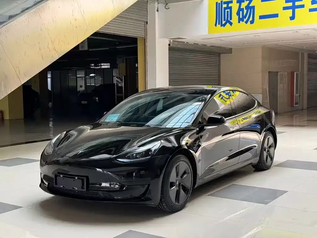 Tesla Model 3 — фото 1