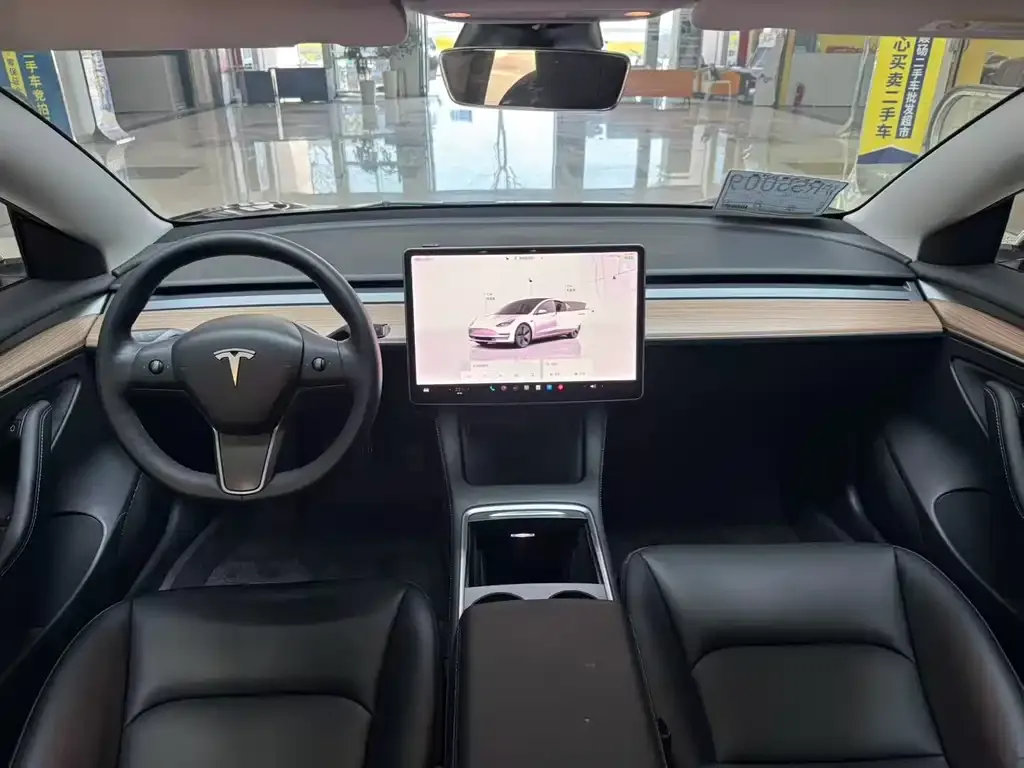 Tesla Model 3 — фото 9