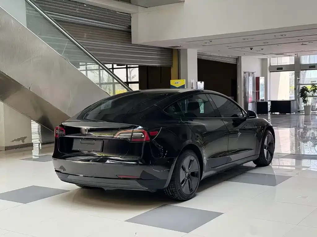 Tesla Model 3 — фото 6