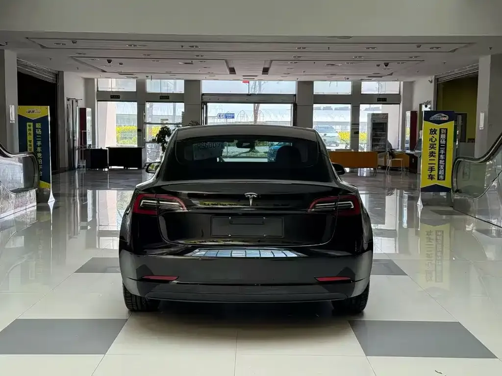 Tesla Model 3 — фото 7