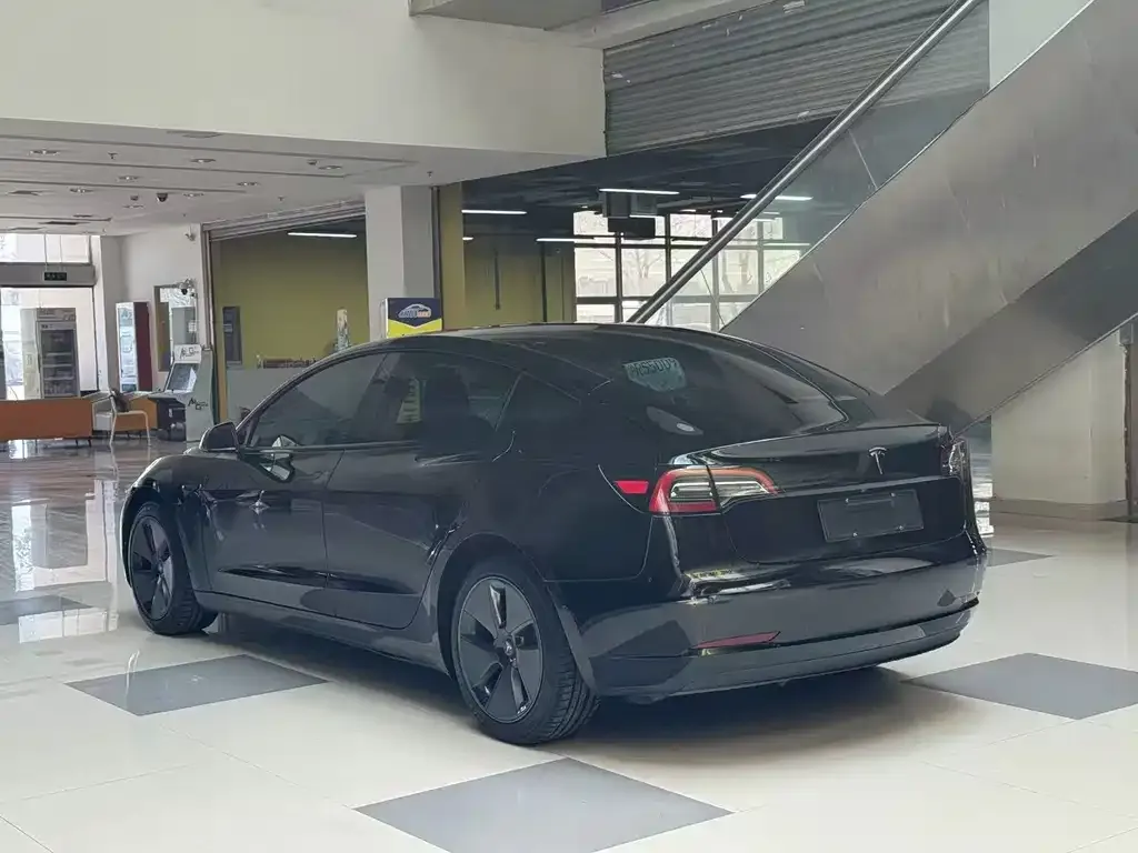 Tesla Model 3 — фото 10