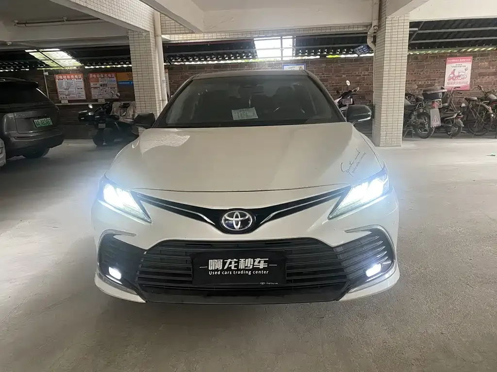 Toyota Camry — фото 2