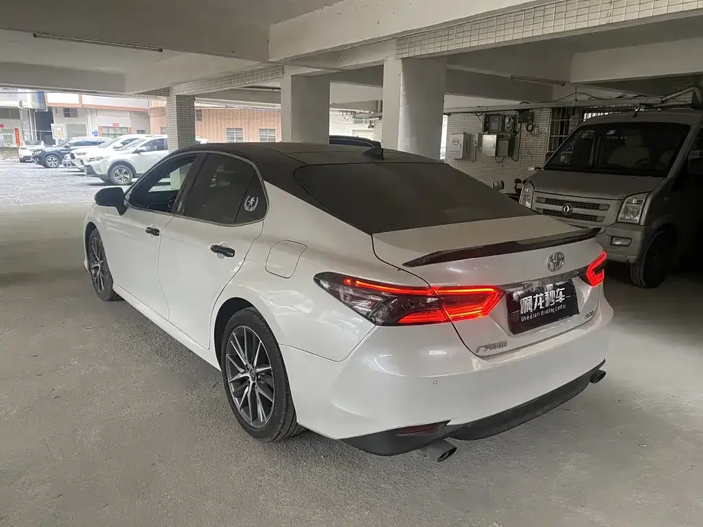 Toyota Camry — фото 6