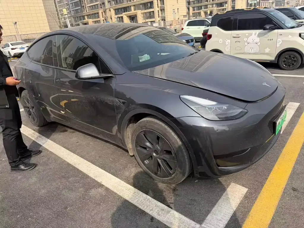 Tesla Model Y — фото 9
