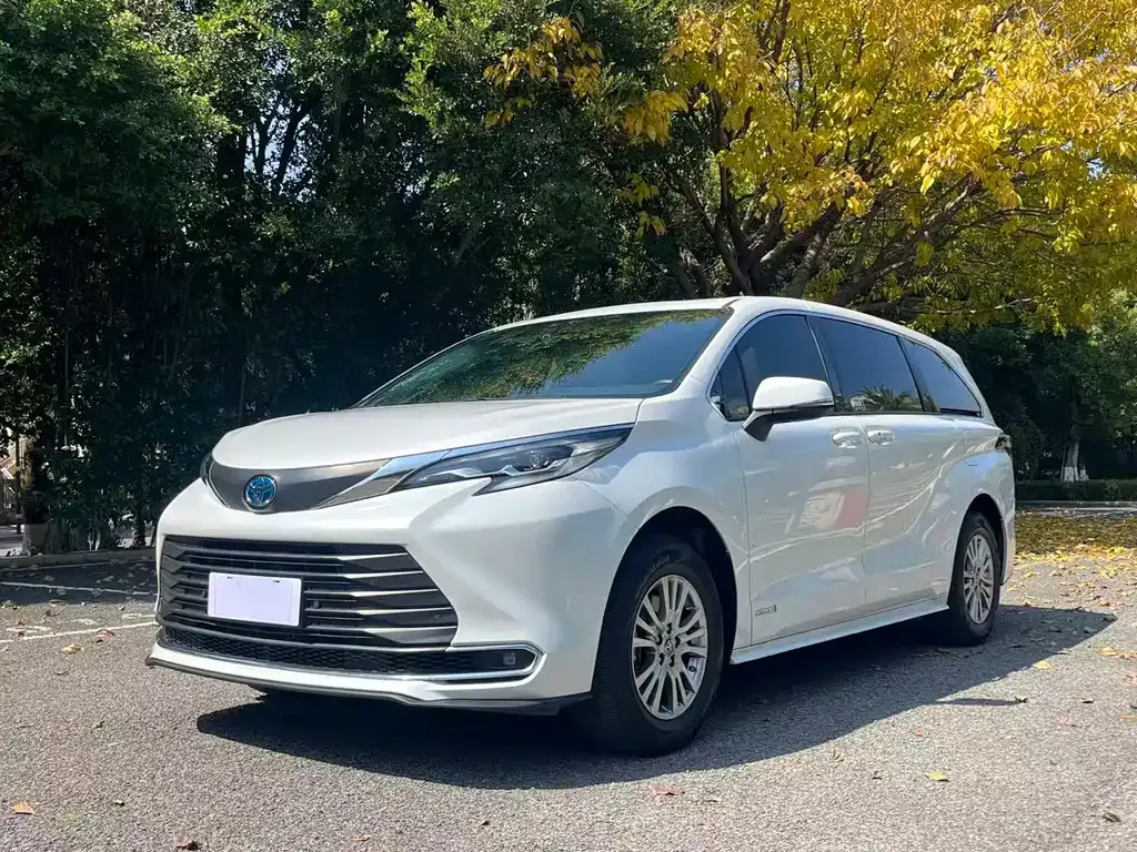 Toyota Sienna 2024 из CN, фото 1