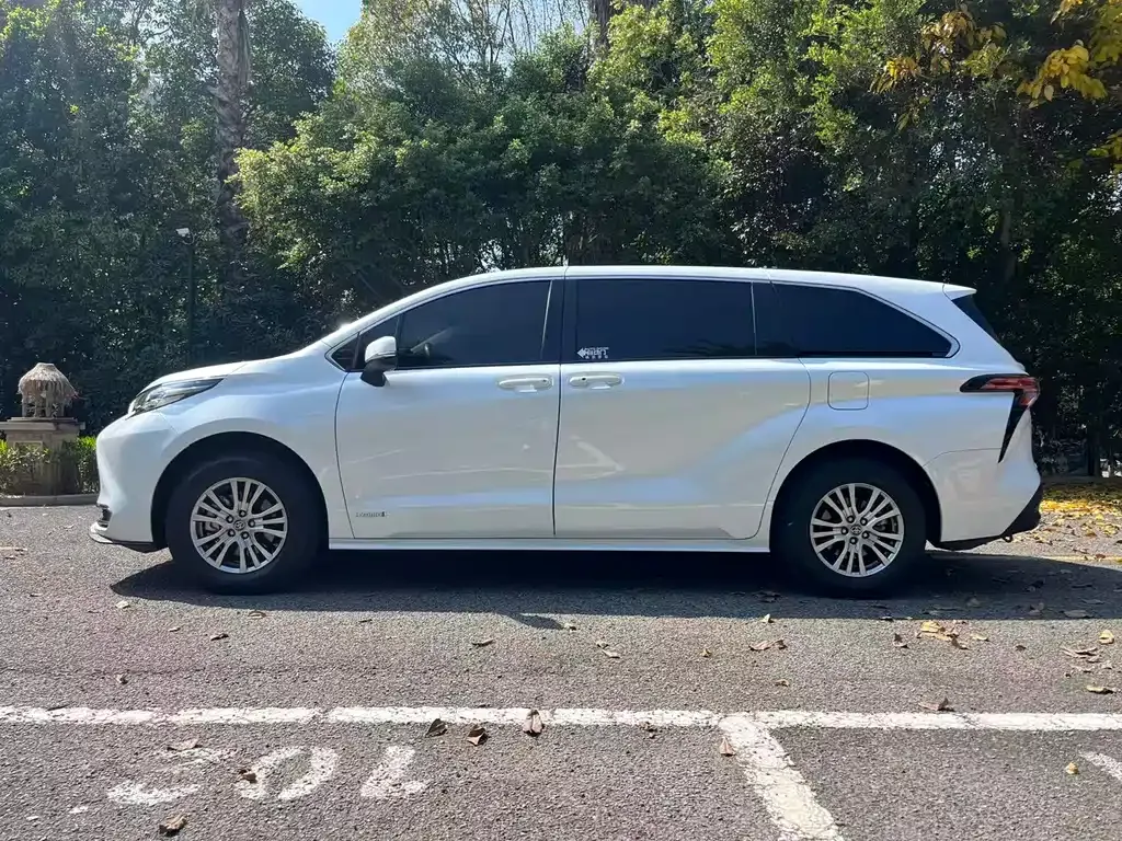 Toyota Sienna 2024 из CN, фото 8