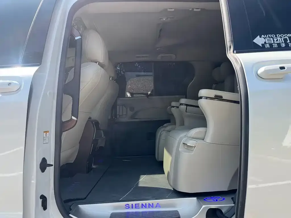 Toyota Sienna 2024 из CN, фото 5