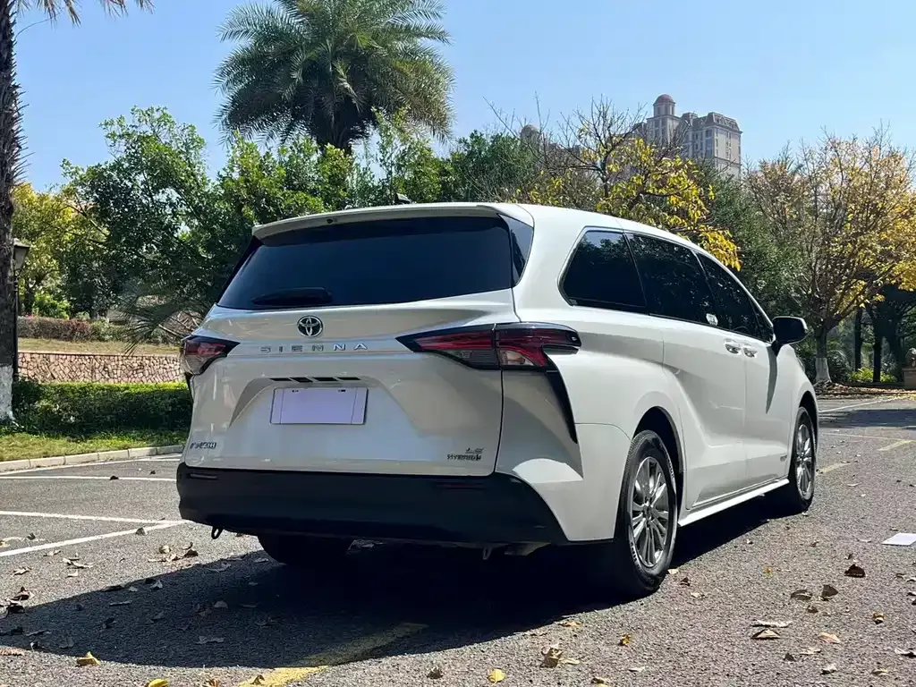 Toyota Sienna 2024 из CN, фото 9