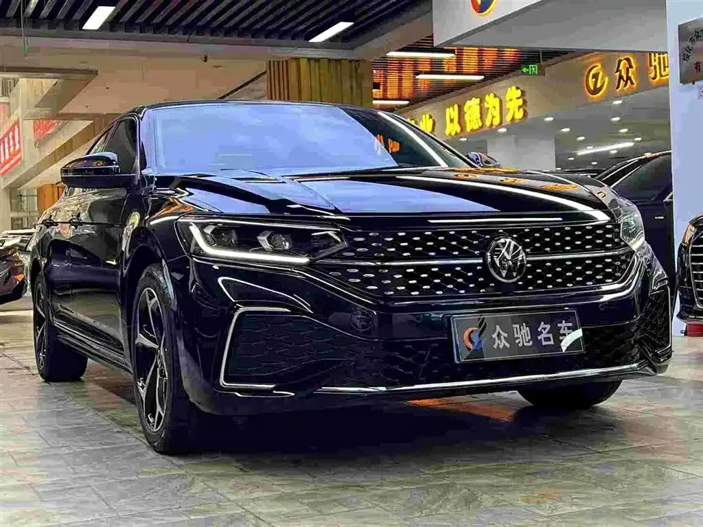 Volkswagen Passat — фото 1