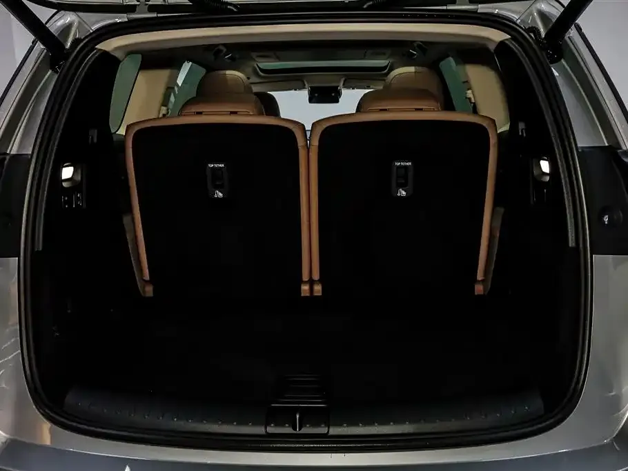 Li Auto i8 — фото 2