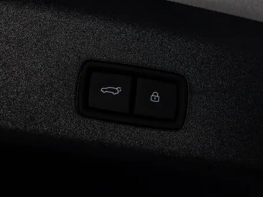 Li Auto i8 — фото 10