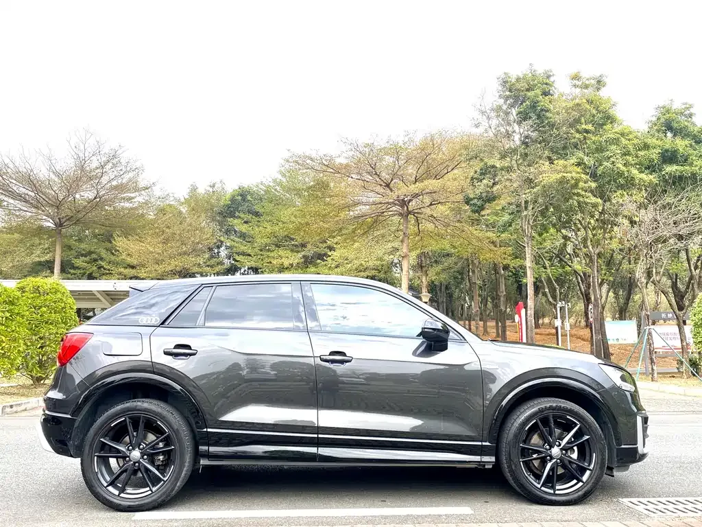 Audi Q2L 2021 из CN, фото 2