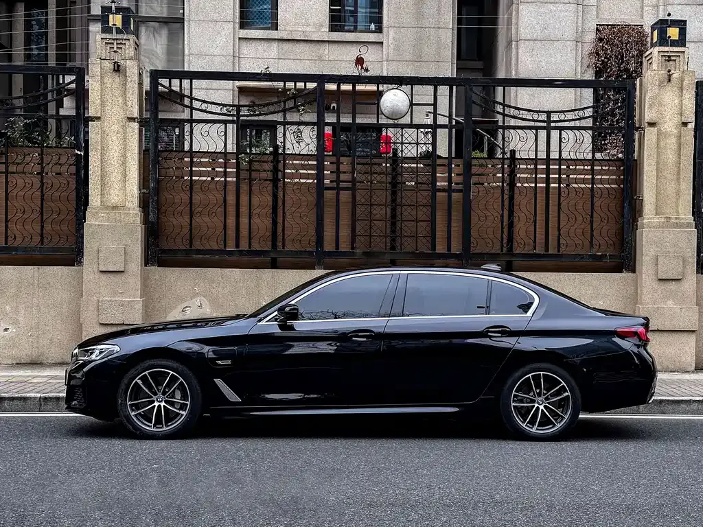 BMW 5 Series New Energy — фото 10