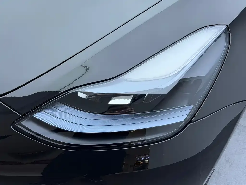 Tesla Model 3 — фото 3