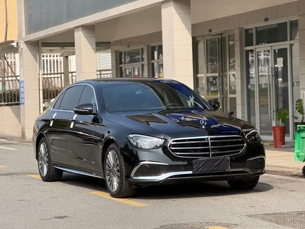 Mercedes-Benz E-Class — фото 8