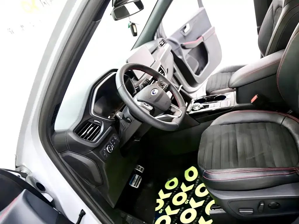 Ford Escape 2023 из CN, фото 3