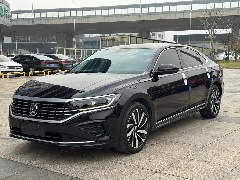 Volkswagen Passat — фото 1