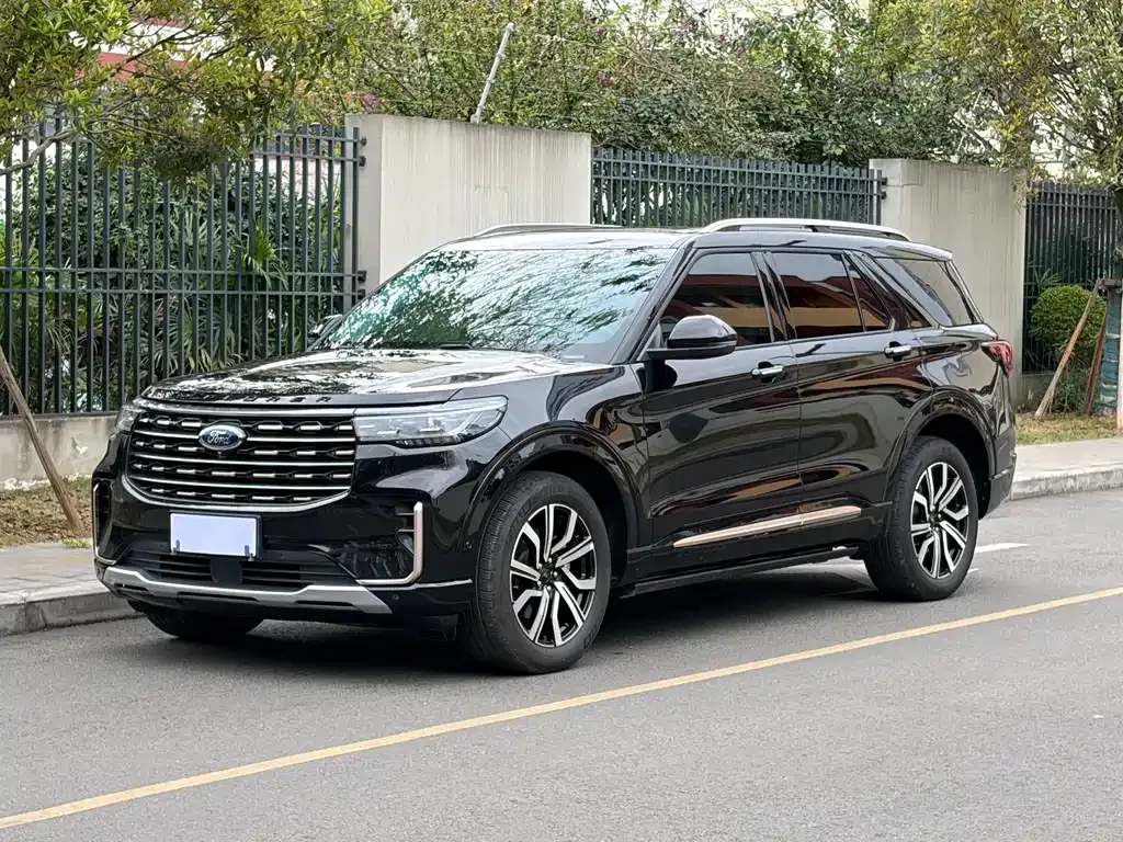 Ford Explorer — фото 1