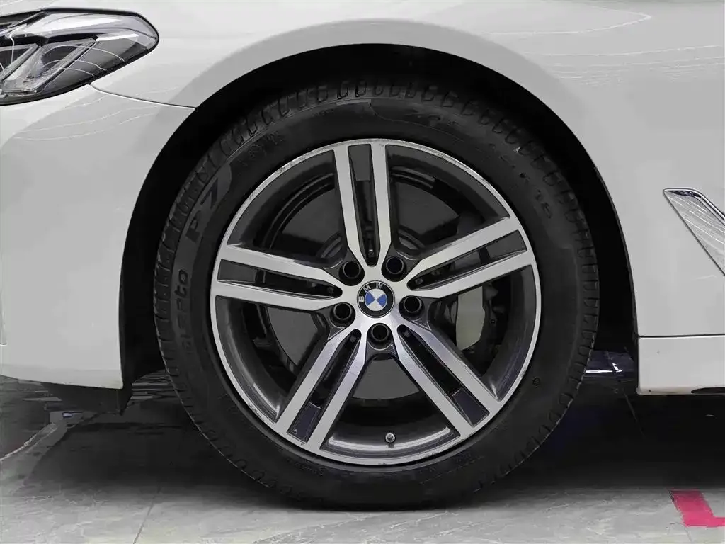 BMW 5 Series — фото 4