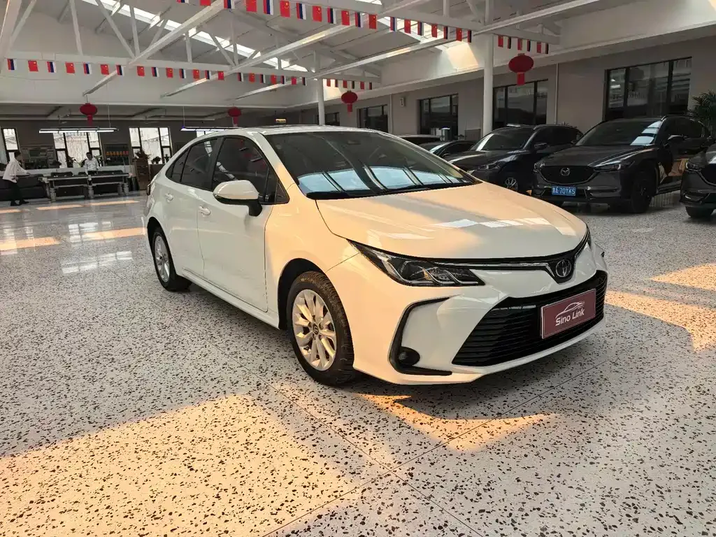 Toyota Corolla — фото 2