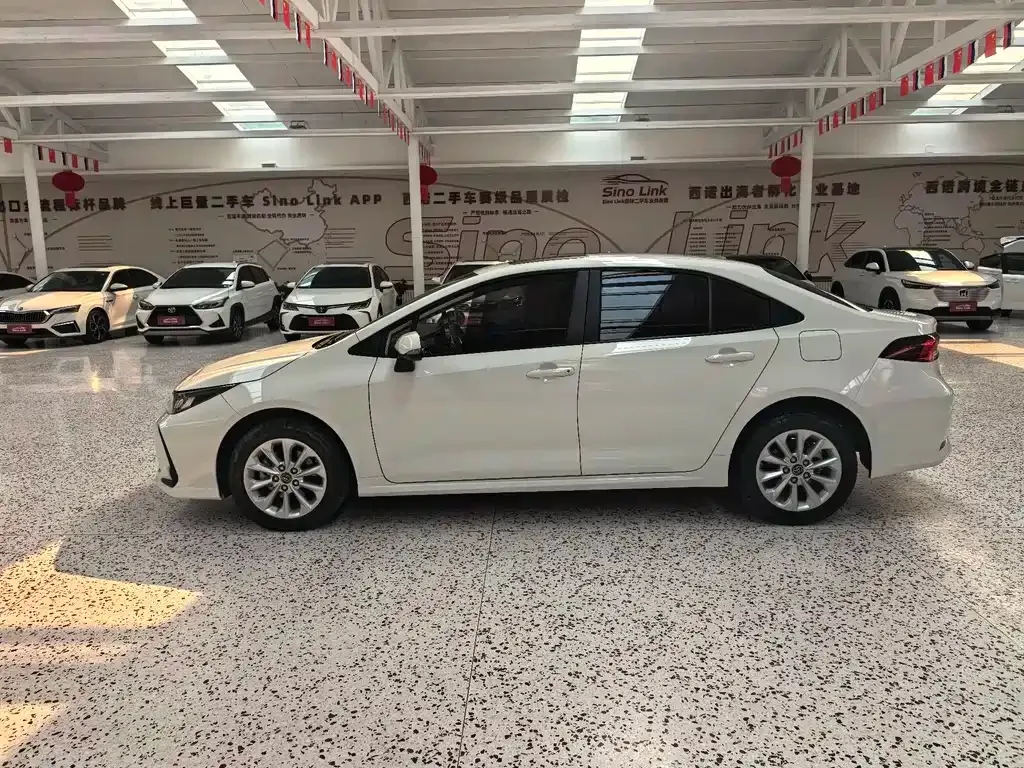 Toyota Corolla — фото 7