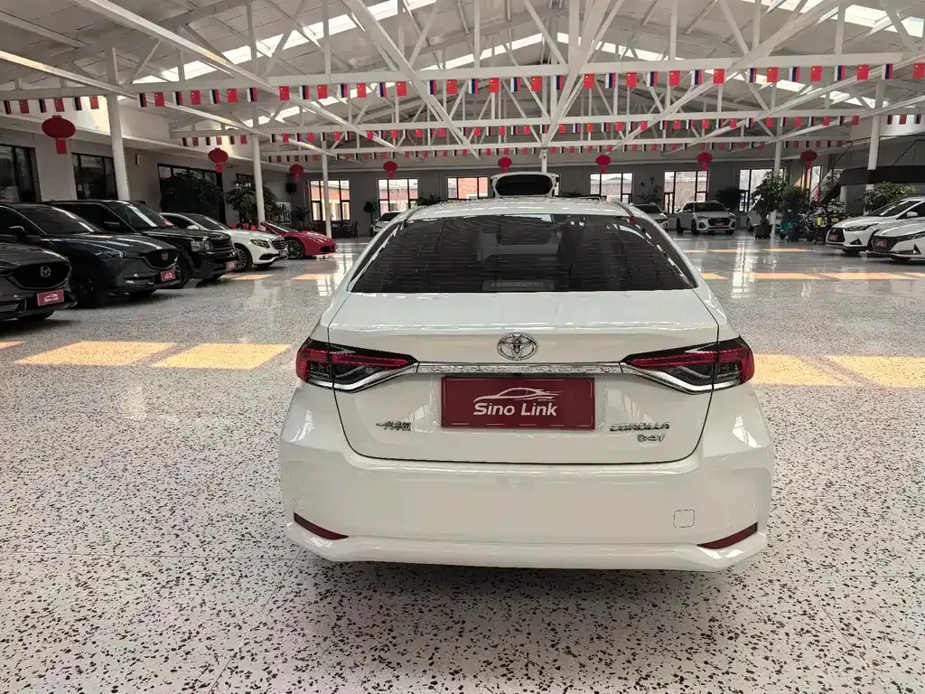 Toyota Corolla — фото 10